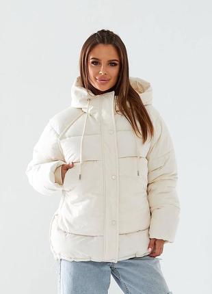 Зимняя дутая куртка на молнии с кнопками с капюшоном с карманами с кулисками по низу куртки