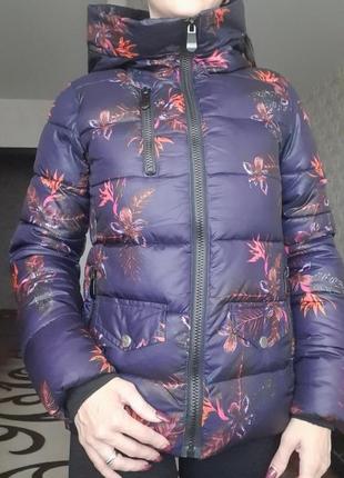 Продам курточку в идеале,всё целое,замки рабочие,размер 42-можно на подростка