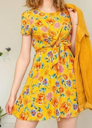 Милое летнее платье с ярким принтом