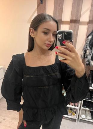 Чорна класична блуза
