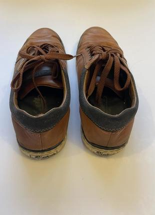 Кожаные кроссовки