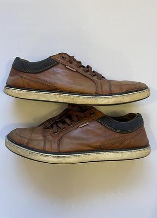 Кожаные кроссовки