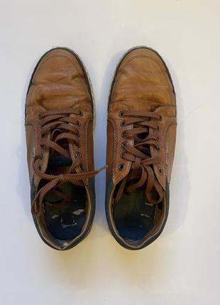 Кожаные кроссовки