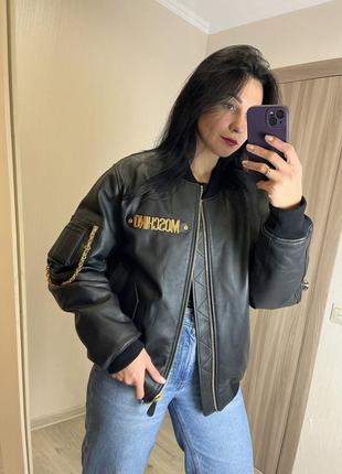 Кожаный бомбер moschino оригинал