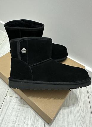Зимові чоботи з колекції ugg .