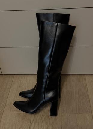 Чоботи stradivarius
