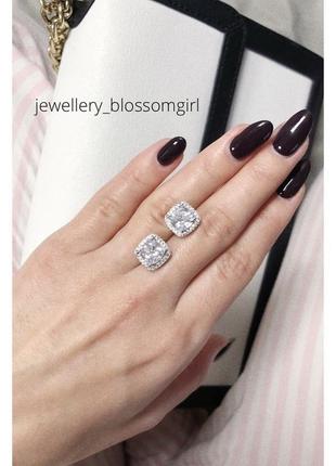 Серебряные сережки с белыми камнями циркония