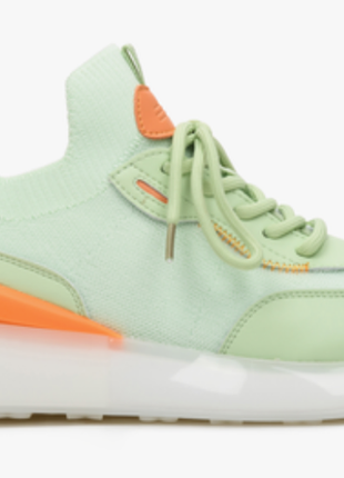 Женские кроссовки estro. разм. 37