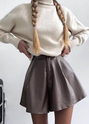 Стильные шортики из ено кожи 
высокое качество ткани и пошив