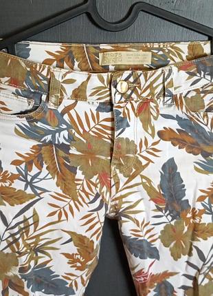 Стильные джинсы брюки zara basic в цветочный принт s3 фото
