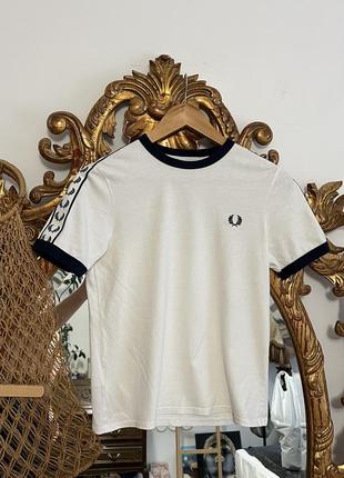 Футболка fred perry с лампасами
