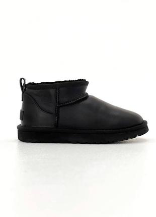 Женские кожаные угги ugg classic 2 ultra mini черные низкие на овчине зимние теплые ботинки