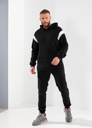 Спортивный мужской костюм