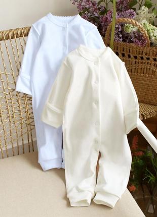 Дитячий чоловічок сліп комбінезон для хрещення на виписку в пологовий з відкритими ніжками нецарапками білий молочний