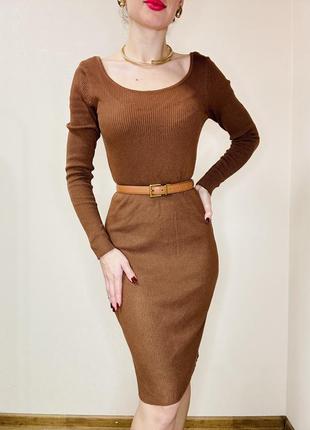 Коричневое трикотажное платье миди s размера