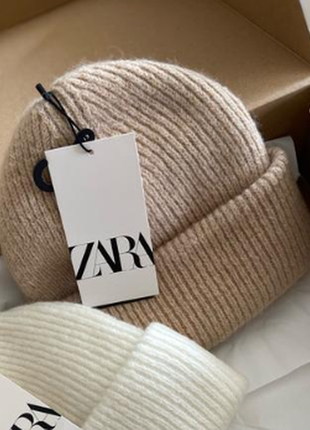 Бежева трикотажка шапка від zara5 фото