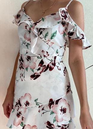 Красивое цветочное платье белое 2