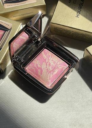 Рум'яна Makeup Revolution румяна (luminous flush) 1.3 g10 фото