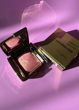 Рум'яна Makeup Revolution румяна (luminous flush) 1.3 g6 фото