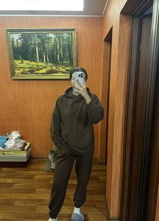 Жіночий спортивний костюм
