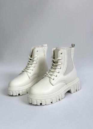 Зимние ботинки boots town beige
