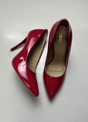 Кожаные лаковые лодочки фуксия