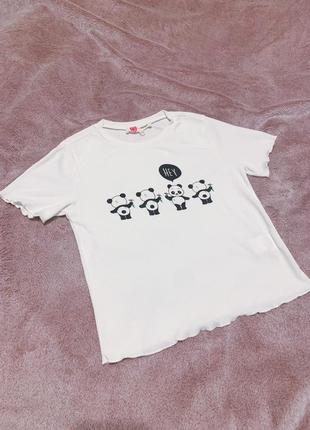 Белая футболка в рубчик