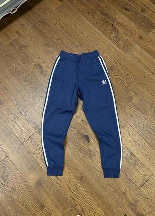 Спортивные штаны adidas