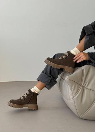 Женские демисезонные коричневые ботинки