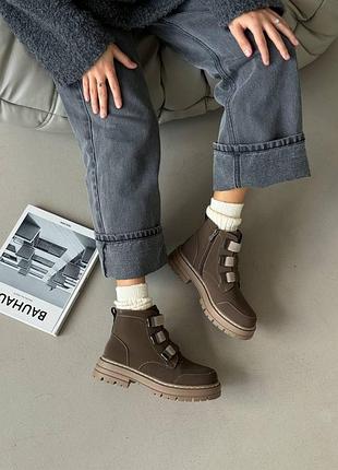 Женские демисезонные коричневые ботинки