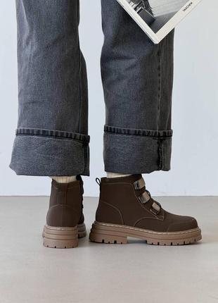 Женские демисезонные коричневые ботинки