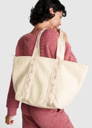 Сумка pink cozy-plush tote bag creamer