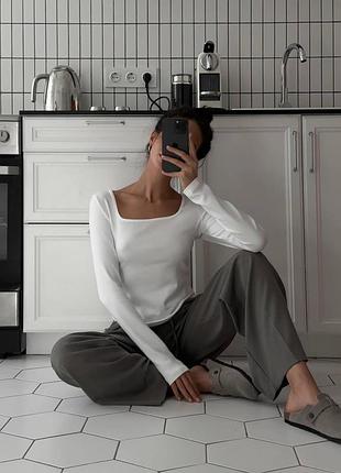 Базовий жіночий лонгслів на мікродайвінгу білий