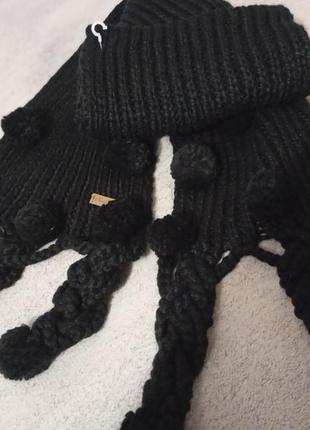 Шарф з помпонами