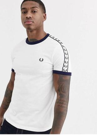 Футболка fred perry на лампасах