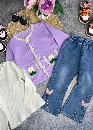 Стильний  костюмчик 3-ка💕джинси,біла кофточка -рубчик та піджачок на ґудзиках з квіточками