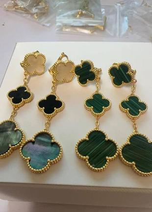 Серьги серебро 925 висюльки 3 цветка клевер зелёный черный белый на золотистой цепочке английский замок в стиле van cleef