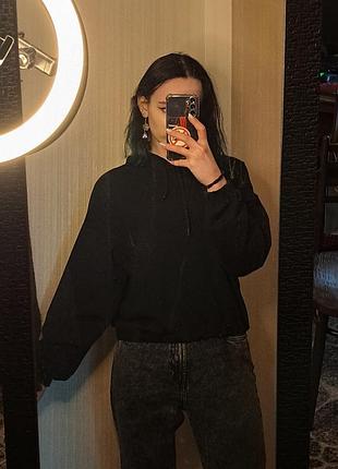 Чорна коротка толстовка