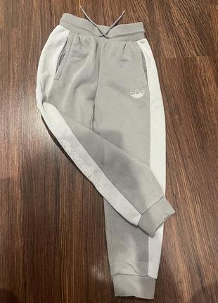 Утепленные брюки adidas