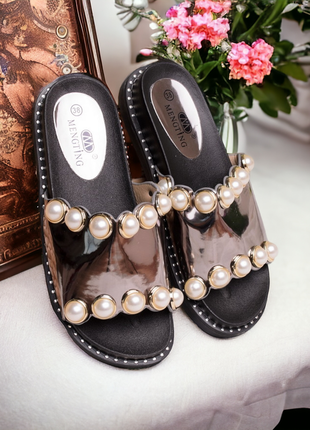 Шлепанцы с бусинами