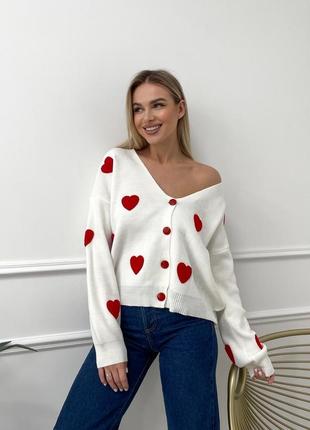 Короткий кардиган с сердцами акрил на пуговицах