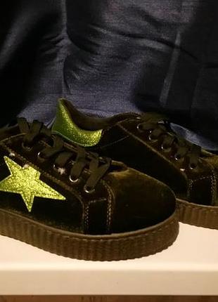 Темно-зеленые велюровые кроссовки с блестками