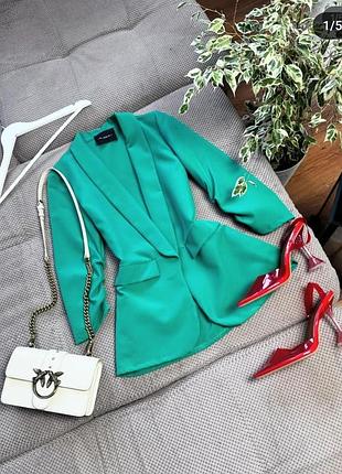 Яркий блейзер