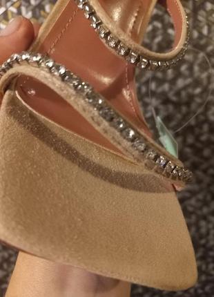 Женские замшевые босоножки мюли с фигурным каблуком рюмочка украшены стразами.9 фото
