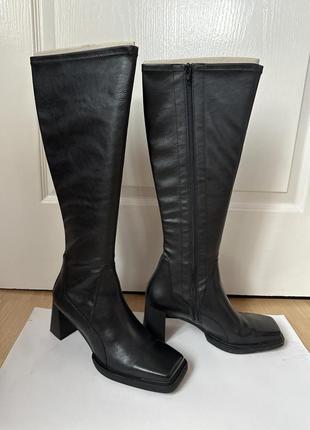 Шкіряні чоботи з квадратним носком