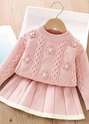Гарний костюм для дівчинки: кофта і спідниця