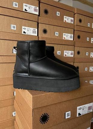 Чорні шкіряні уггі ugg mini black platform leather х угг міні 36