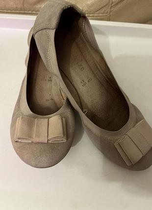 Бежеві замшеві туфлі балетки від accessorize