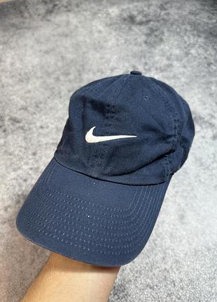 Класна кепка nike swoosh оригінал