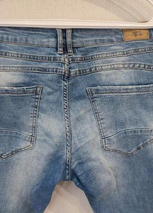 Стильные джинсы на пуговицах6 фото